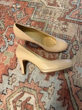 Naturalizer Michelle Women's Nude Round-Toe Mid Heel Pumps 7 Wide